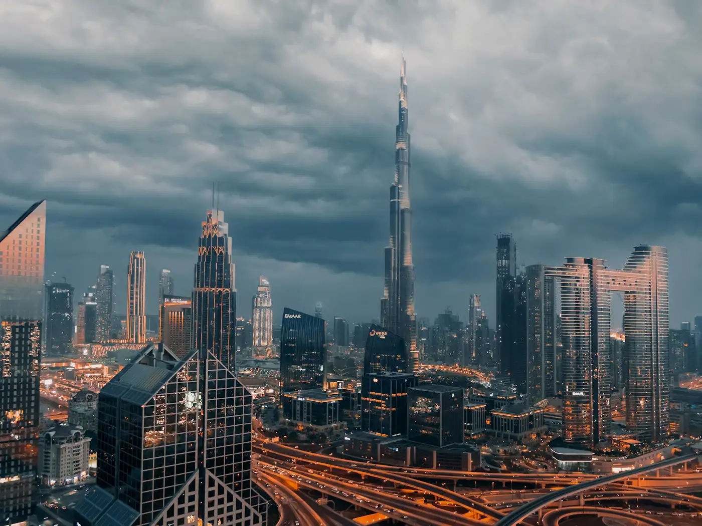 أفق وسط دبي مع برج خليفة